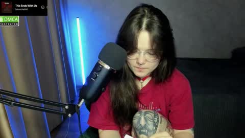 Snapshot of hell_hotline chatting on September 23, 6:47 pm Red online show from September 23, 6:47 pm