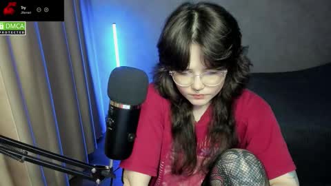 Snapshot of hell_hotline chatting on October 20, 8:14 pm Red online show from October 20, 8:14 pm