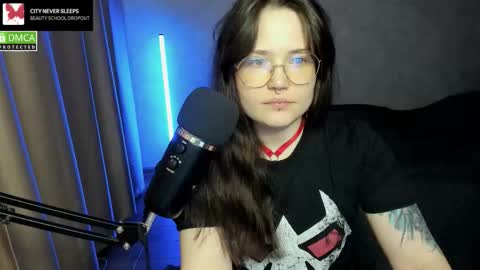 Snapshot of hell_hotline chatting on September 14, 7:26 pm Red online show from September 14, 7:26 pm