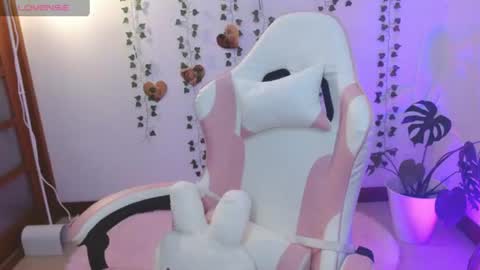 hellokitty_valery1 online show from June 13, 3:39 am