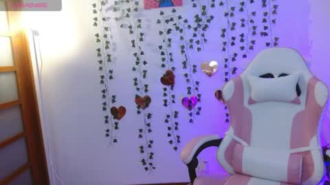 hellokitty_valery1 online show from May 24, 2:19 am