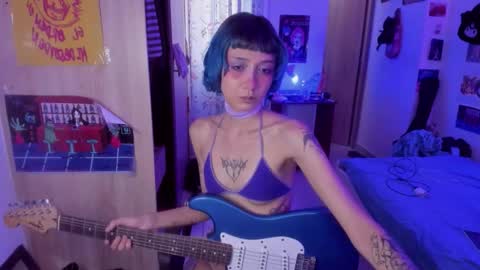 Raven and Momo online show from October 18, 7:07 pm