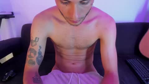 henrik_senn online show from January 5, 6:44 pm