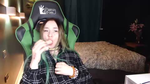 Hentaishiing online show from June 21, 10:27 pm