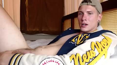 Snapshot of hercules__ chatting on February 14, 3:00 am Gregblonde Alextattoo online show from February 14, 3:00 am