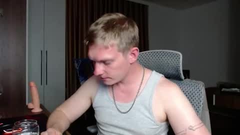 Snapshot of hercules__ chatting on September 17, 2:09 pm Gregblonde Alextattoo online show from September 17, 2:09 pm