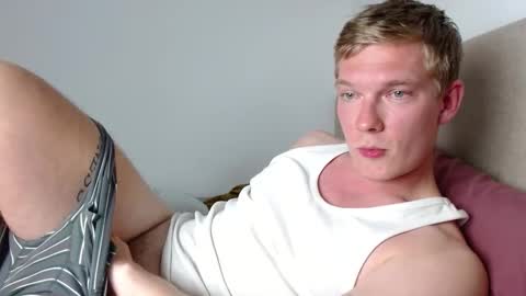 Snapshot of hercules__ chatting on October 20, 3:17 pm Gregblonde Alextattoo online show from October 20, 3:17 pm