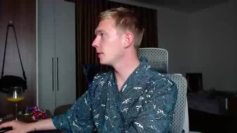 Snapshot of hercules__ chatting on September 15, 2:07 pm Gregblonde Alextattoo online show from September 15, 2:07 pm