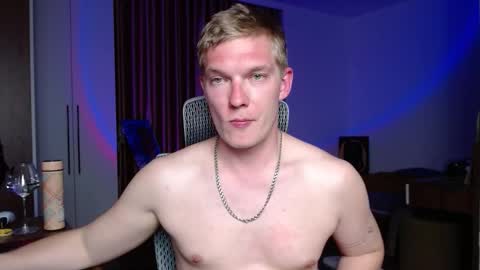 Snapshot of hercules__ chatting on October 5, 1:19 pm Gregblonde Alextattoo online show from October 5, 1:19 pm