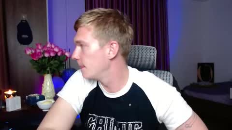 Snapshot of hercules__ chatting on September 29, 4:50 pm Gregblonde Alextattoo online show from September 29, 4:50 pm