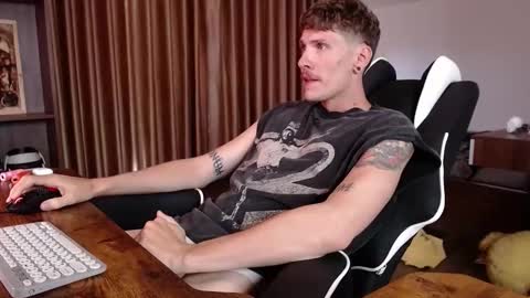 Snapshot of hercules__ chatting on October 15, 12:14 am Gregblonde Alextattoo online show from October 15, 12:14 am