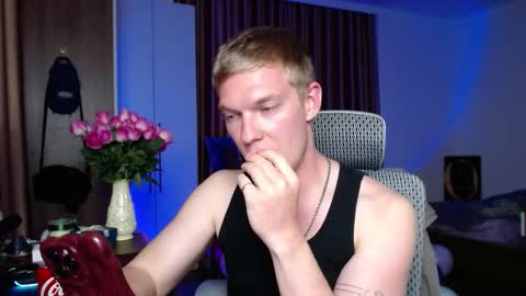 Snapshot of hercules__ chatting on September 30, 5:01 pm Gregblonde Alextattoo online show from September 30, 5:01 pm