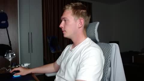 Snapshot of hercules__ chatting on September 16, 2:09 pm Gregblonde Alextattoo online show from September 16, 2:09 pm