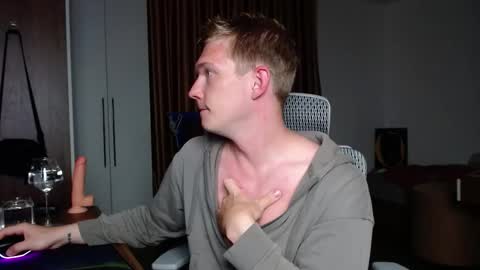 Snapshot of hercules__ chatting on September 21, 2:43 pm Gregblonde Alextattoo online show from September 21, 2:43 pm