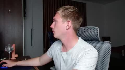 Snapshot of hercules__ chatting on September 25, 12:23 pm Gregblonde Alextattoo online show from September 25, 12:23 pm