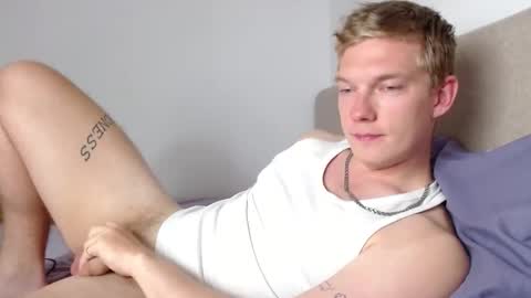 Snapshot of hercules__ chatting on October 12, 5:11 am Gregblonde Alextattoo online show from October 12, 5:11 am