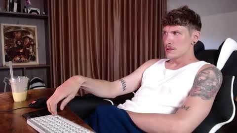 Snapshot of hercules__ chatting on October 4, 1:58 am Gregblonde Alextattoo online show from October 4, 1:58 am