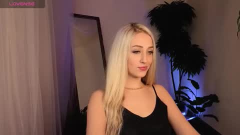 Elise online show from March 18, 2:06 am