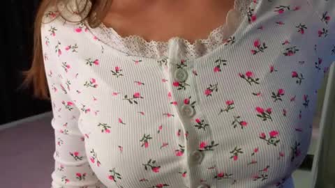 Nicole online show from March 25, 9:32 pm