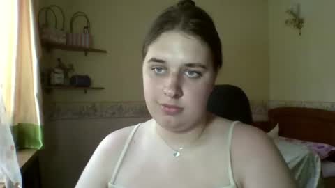 hess_luna_ online show from July 27, 9:06 am