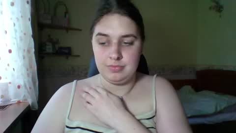 hess_luna_ online show from June 18, 9:14 am