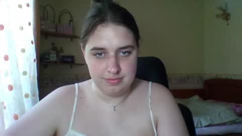 hess_luna_ online show from June 26, 9:15 am