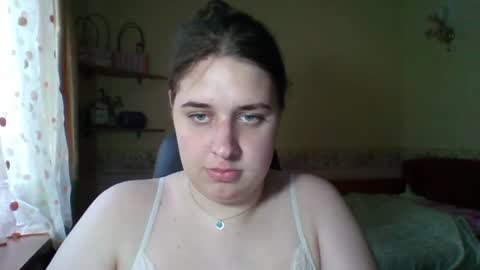 hess_luna_ online show from July 23, 9:07 am