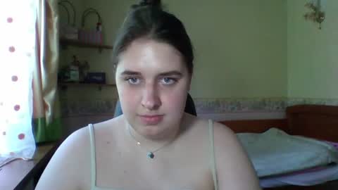 hess_luna_ online show from June 17, 9:25 am