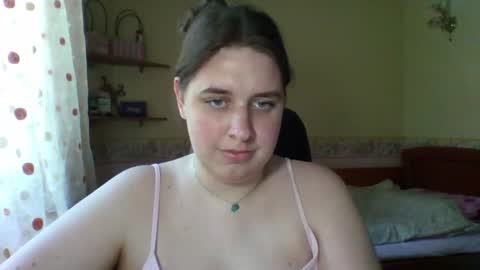 hess_luna_ online show from June 29, 9:06 am