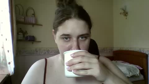 hess_luna_ online show from July 21, 9:11 am