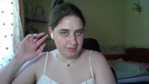 hess_luna_ online show from June 22, 9:06 am