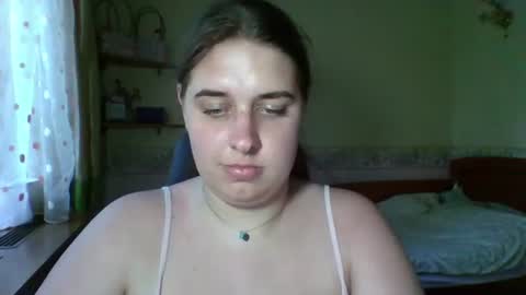 hess_luna_ online show from July 28, 12:48 pm