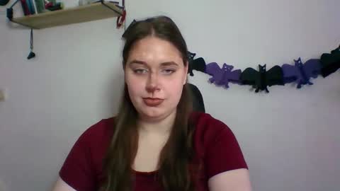 hess_luna_ online show from October 22, 9:34 am