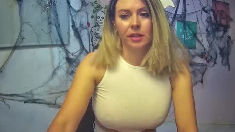 Hestesiaxx online show from October 13, 11:18 pm