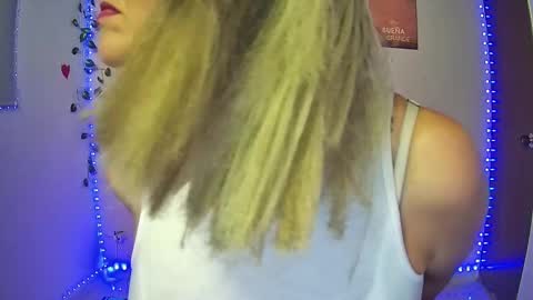 Hestesiaxx online show from March 5, 1:42 am