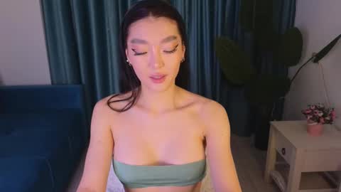 Snapshot of hey_herbal chatting on February 26, 2:49 pm Audrey online show from February 26, 2:49 pm