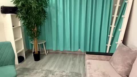 Viktoria online show from April 19, 6:10 pm