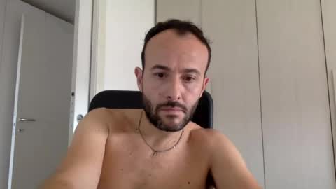 hhombre online show from August 3, 9:04 am