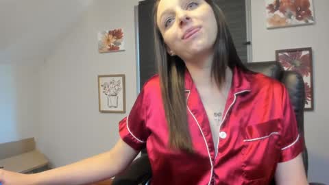 Snapshot of hi_cut_cutie chatting on September 29, 1:21 pm Paige online show from September 29, 1:21 pm