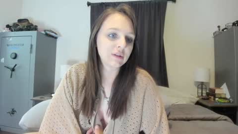 Snapshot of hi_cut_cutie chatting on September 28, 1:25 am Paige online show from September 28, 1:25 am