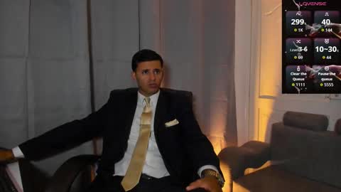 Snapshot of hiddenoffice chatting on October 4, 11:57 pm George online show from October 4, 11:57 pm