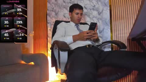 Snapshot of hiddenoffice chatting on October 13, 3:19 am George online show from October 13, 3:19 am