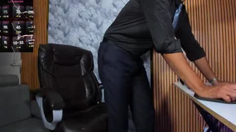 Snapshot of hiddenoffice chatting on September 26, 11:13 pm George online show from September 26, 11:13 pm