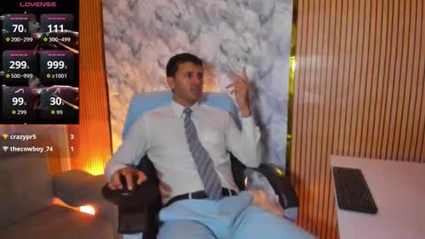 Snapshot of hiddenoffice chatting on October 14, 3:20 am George online show from October 14, 3:20 am