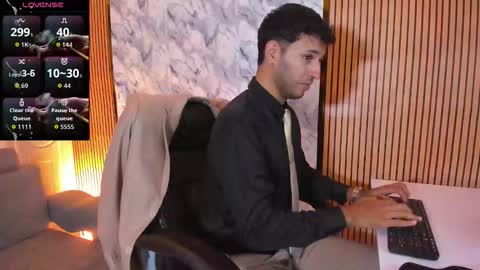 Snapshot of hiddenoffice chatting on October 10, 1:44 am George online show from October 10, 1:44 am