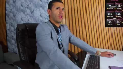 Snapshot of hiddenoffice chatting on September 25, 11:12 pm George online show from September 25, 11:12 pm