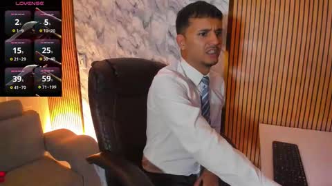 Snapshot of hiddenoffice chatting on October 27, 11:38 pm George online show from October 27, 11:38 pm