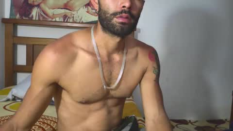 hideonbush online show from April 4, 6:15 pm