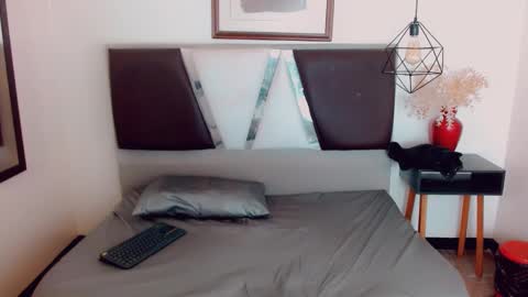 Hilary Avilan online show from February 26, 11:09 pm