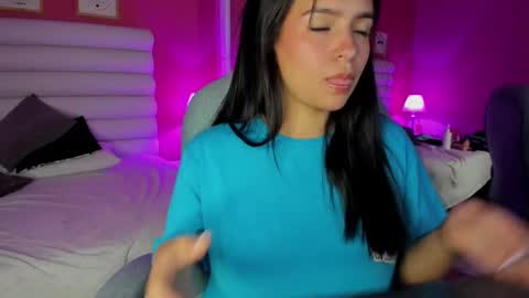 hilary_tailor online show from September 13, 6:10 pm